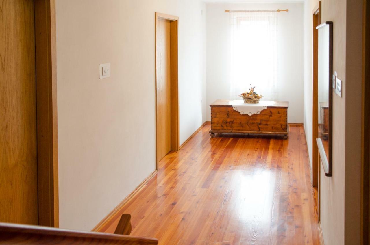 Apartment Pri Damijanu Ponikve Luaran gambar